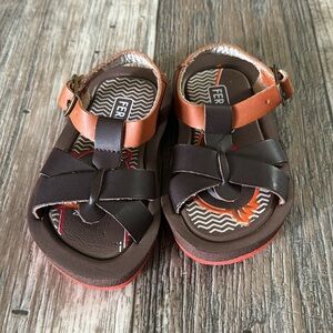 🌟FERRATO 🌟TODDLER 🌟UNISEX BEAUTIFUL BROWN SANDALS, SIZE 6